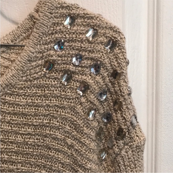 Sweater with rhinestone detail in shoulders - Picture 2 of 7